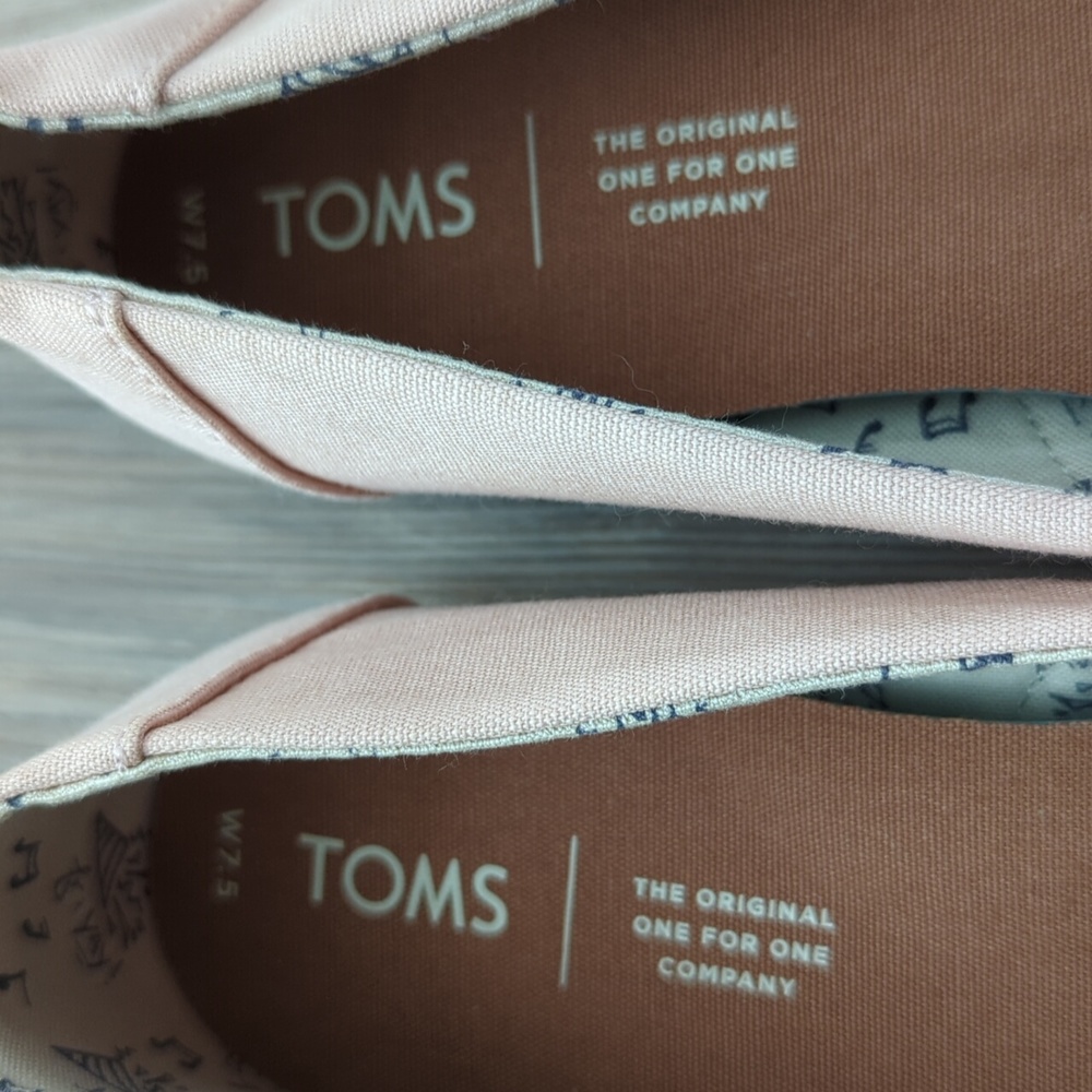 Tom's pink FRIYAY! slipons - Picture 2 of 4
